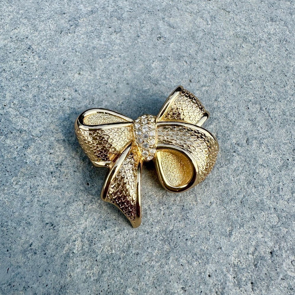 Christian Dior Bow Brooch
